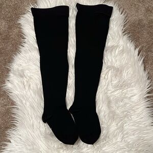 Beister 20-30 mmHg Black Compression Socks for Women/Men Thigh High, Closed Toe